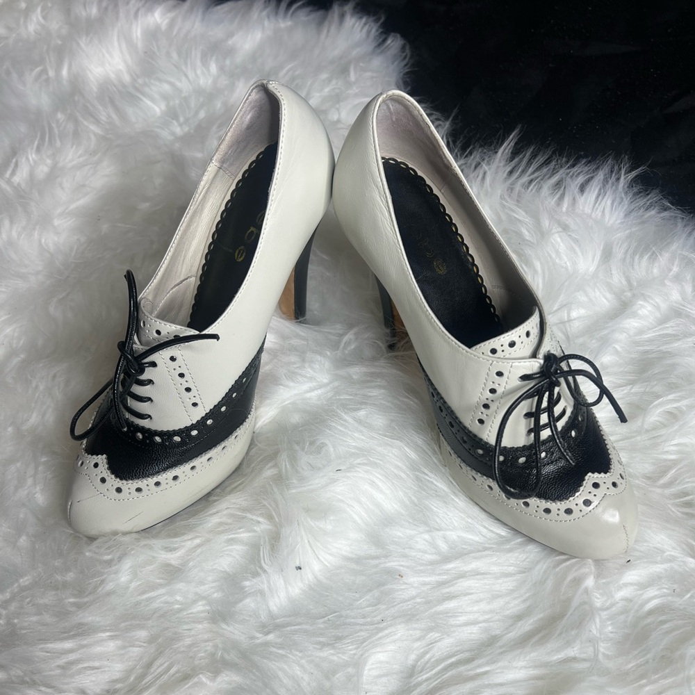Vintage Y2K Bebe Wingtip Oxfords Black and White Lace-Up Booties Size 7